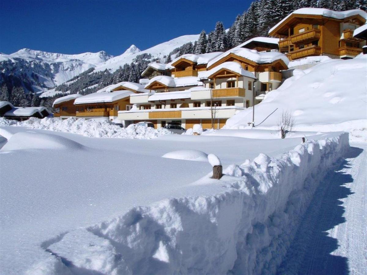 Large Chalet Apartment In Saalbach Hinterglemm Luaran gambar