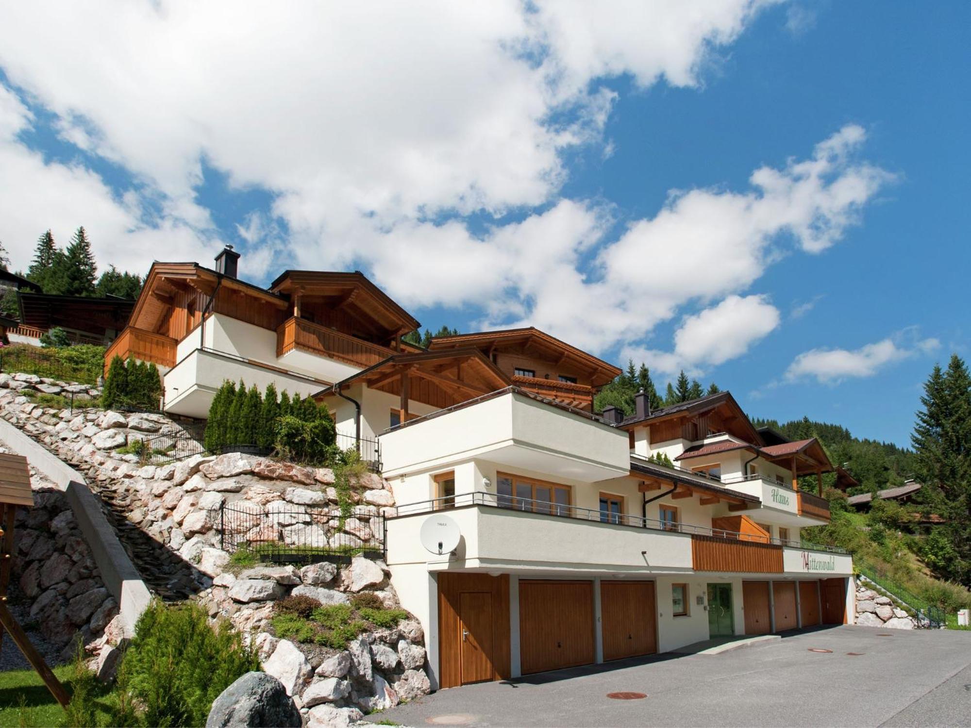 Large Chalet Apartment In Saalbach Hinterglemm Luaran gambar